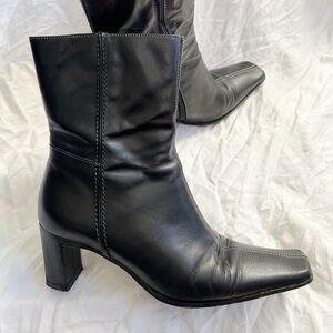 🖤Aldo // Black Heeled Boots🖤